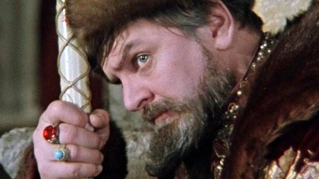 Как челобитную царю подаёшь?!