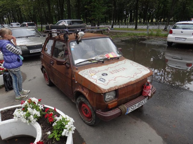 Сегодня встретил необычный автомобиль в Петергофе.
