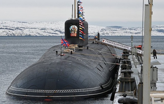 Экипаж крейсера стратегического назначения "Генералиссимус Суворов" выполнил пуск межконтинентальной баллистической ракеты "Була
