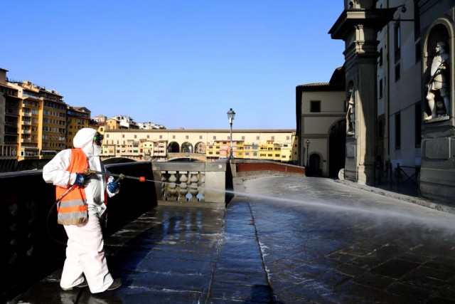 В Италии за сутки от коронавируса умерли 793 человека