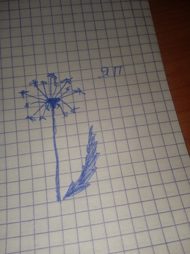 Дочь рисует