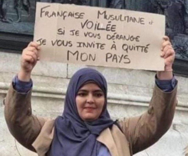 Тожеранцуженка пришла на митинг с плакатом