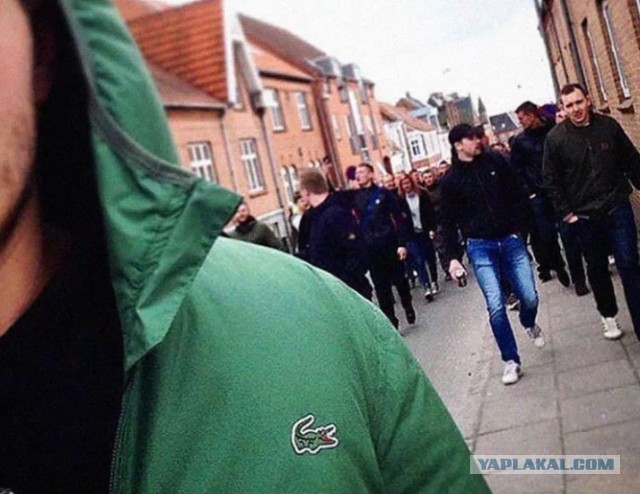 В Марселе протестующий попытался ограбить магазин Lacoste, но стекло тут же его придавило