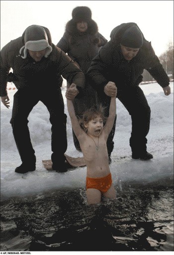 А сами в пуховичках стоят!
