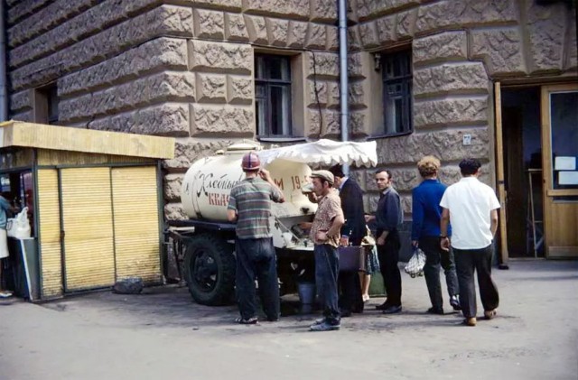 Советский квас - легендарный напиток из бочки