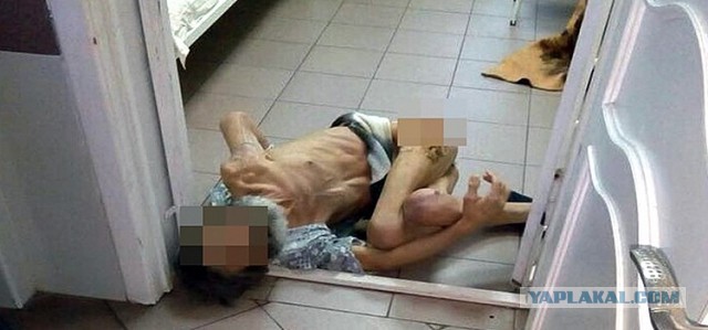 Лежащий на полу истощенный старик возмутил пациентку больницы