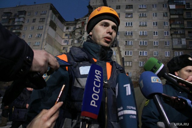 Новогоднее чудо: Спасатели вытащили из-под завалов в Магнитогорске живого ребенка