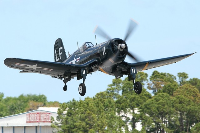 "Ублюдок из Коннектикута". F4U Corsair