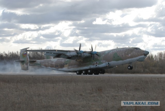 Самолет АН124 "Волга-Днепр" Антонов в Лондоне. Посадка. Взлет