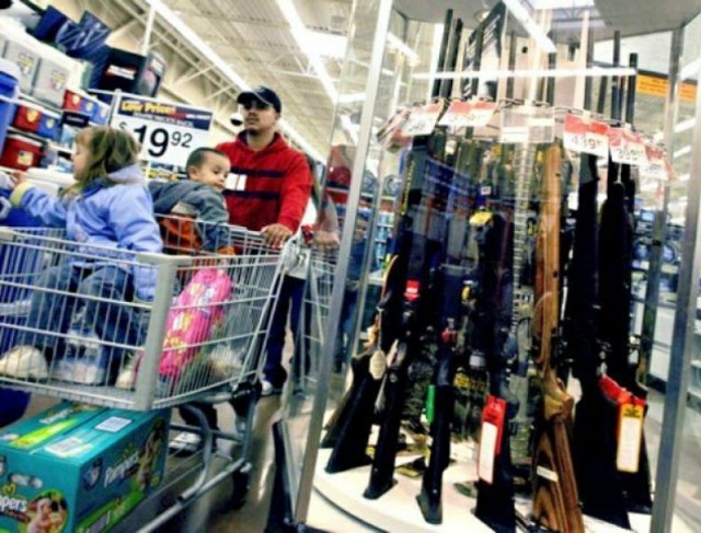 Что можно купить к Новому Году в Walmart. Заодно и сравнил цены
