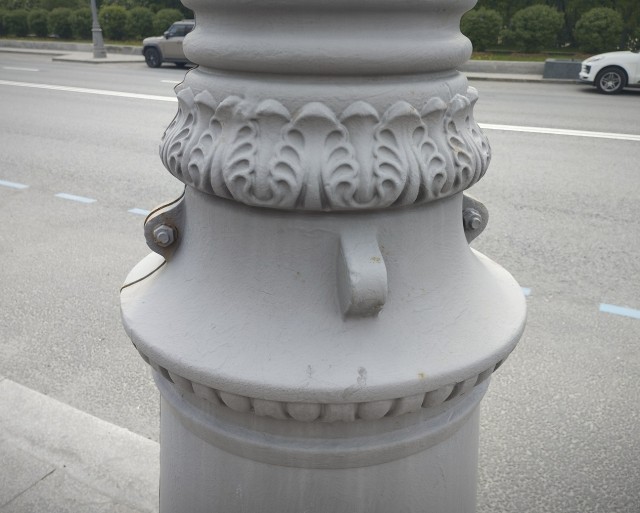 — А чё это вы тут делаете, а?