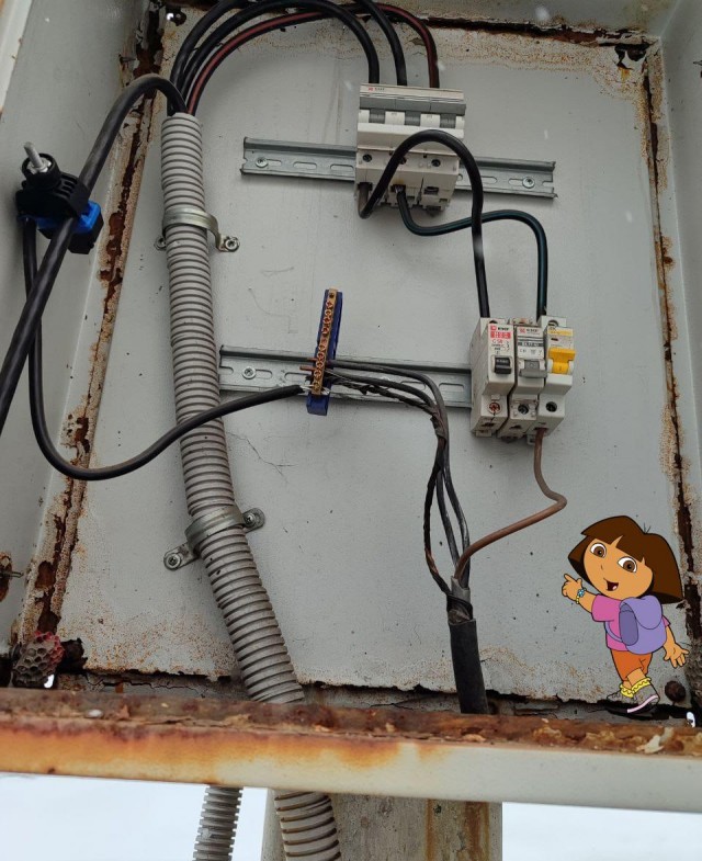 Давайте поможем Даше найти 10 косяков в этом Щите