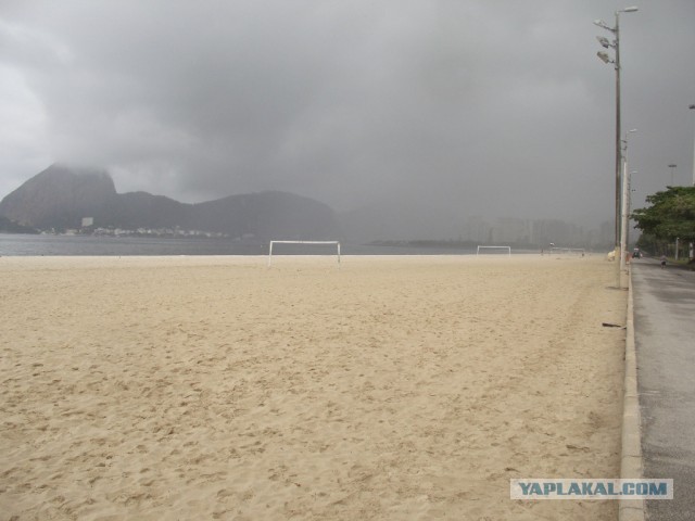 Я знал, что пляжи Рио переполнены.