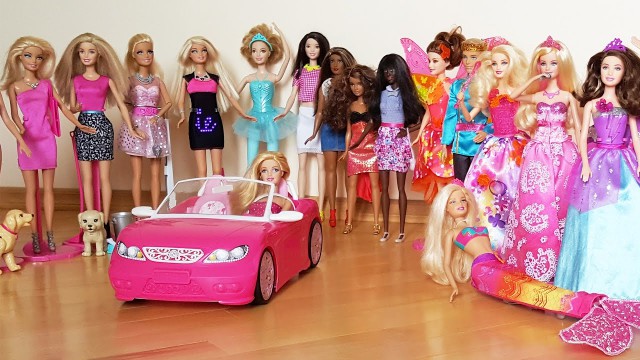 Полька с внешностью куклы Барби и грудью восьмого размера осталась одинока