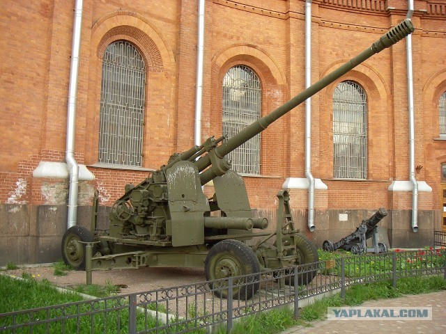 29 августа 1949 года СССР успешно взорвал первую ядерную бомбу