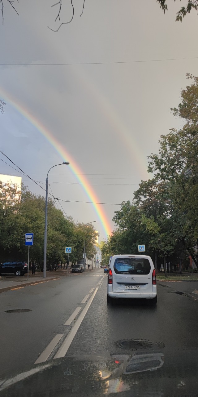 Вот такое у нас начало дня с радугой