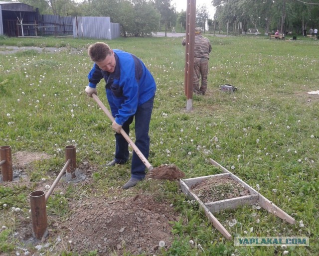Мегарукажопим спортивную площадку.