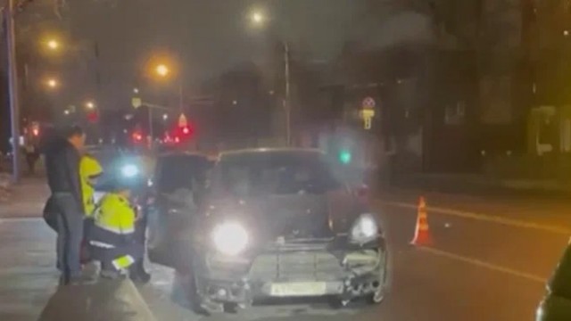 Полицейские ищут водителя Porsche, сбившего трех человек в Москве