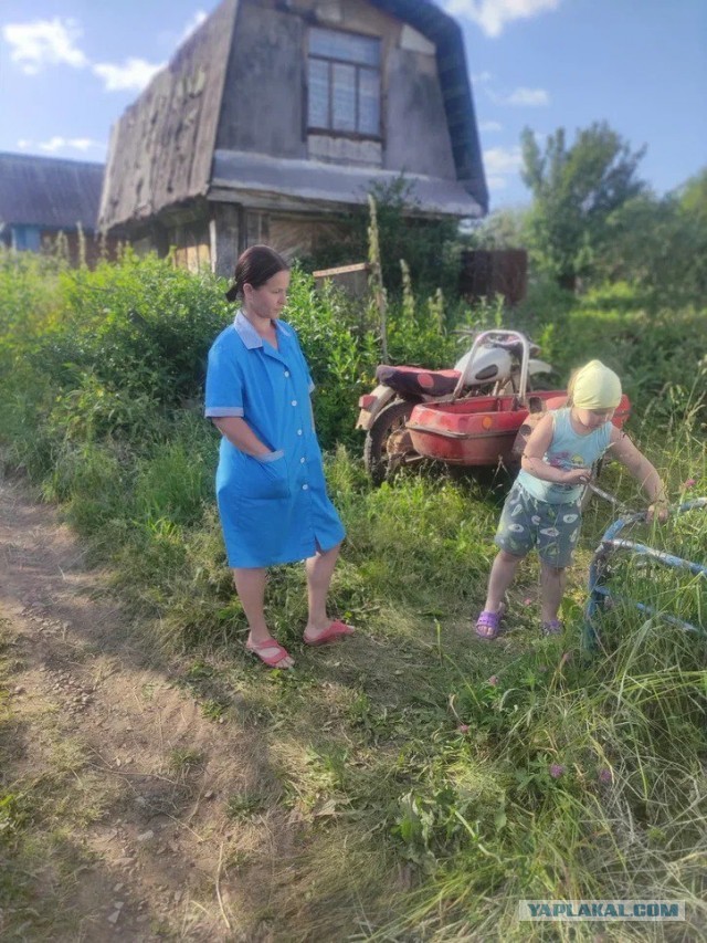 Вот живет себе человек, живет, а потом бац, у него появляется дача. И это всё. Начало конца.