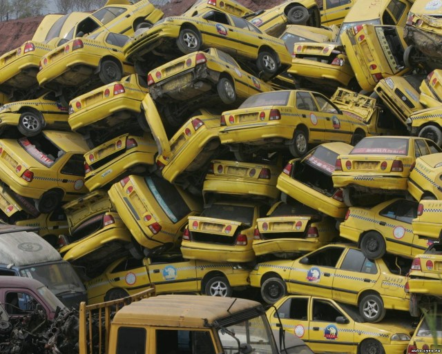 Водители массово уходят из такси