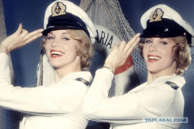 Выступавшие с Синатрой сестры-близнецы совершили суицид