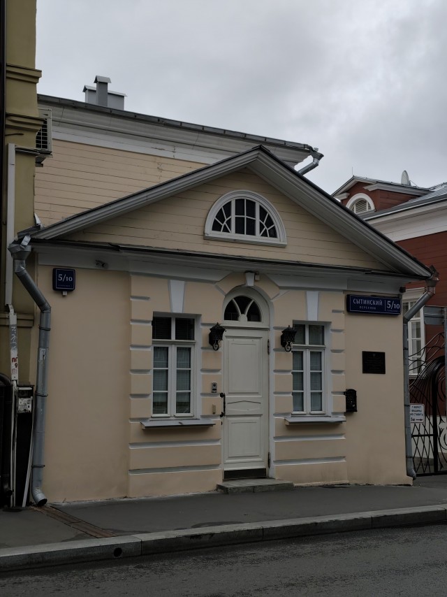 Шляюсь по Москве (мрачное утро).