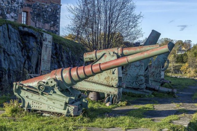 Старые русские пушки крепости Суоменлинна