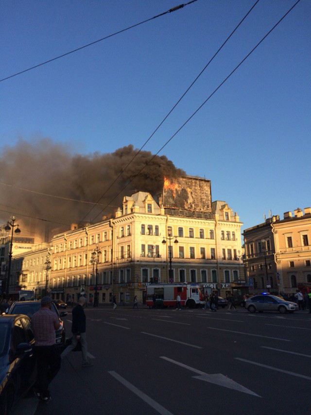 10-метровый экран вспыхнул в центре Петербурга