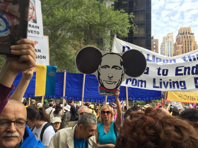 Жители Нью-Йорка вышли поддержать Владимира Путина