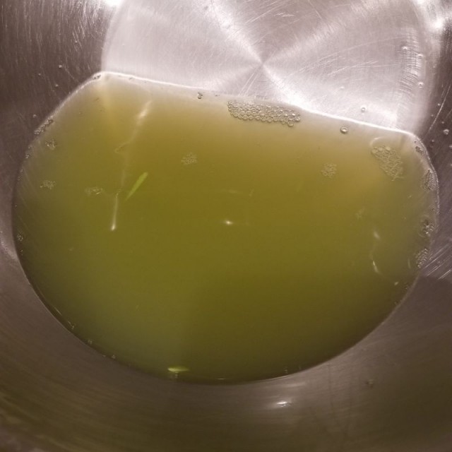 Пикантный салат из кабачков.