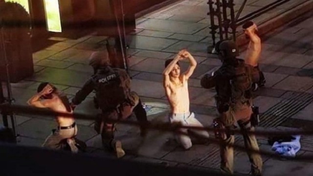 Очевидцы публикуют видео из центра Вены, где, как сообщают местные СМИ произошло нападение на синагогу