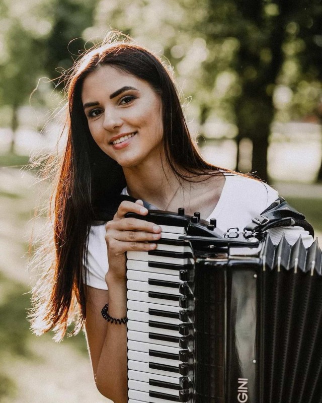 Музыкальные девушки