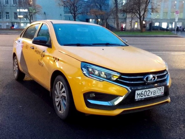 Lada Aura начала появляться в такси