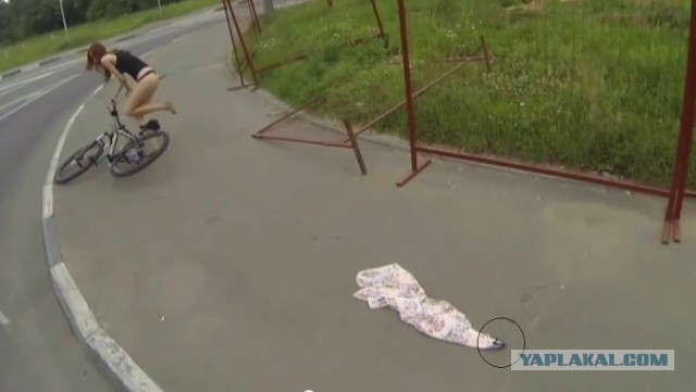 Девушка и велосипед
