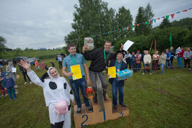 В Пермском крае установили новый рекорд по метанию коровьих лепешек