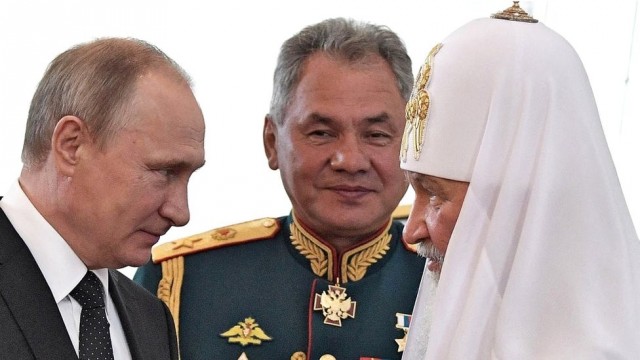 Алексей Навальный находится без сознания после отравления и экстренной посадки самолета в аэропорту Омска
