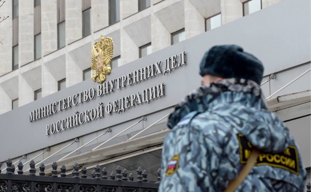 В РФ полицейских будут готовить к решительности при защите конституционного строя, — МВД РФ.
