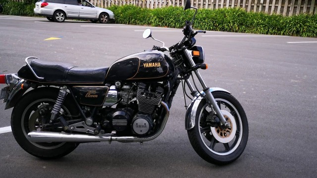 Черный как ночь: уникальный кастом Yamaha XS1100 поражает деталями — как создавался проект