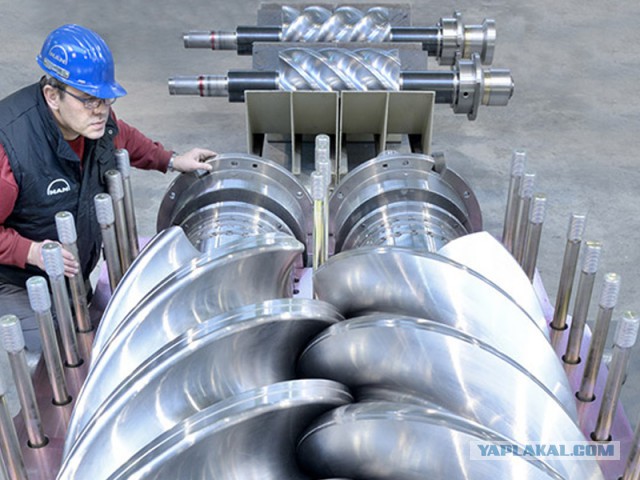 «Газпрому» принудительно отключили импортную технику через спутник