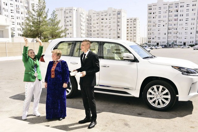 Полину Гурьеву чествовали в Туркменистане