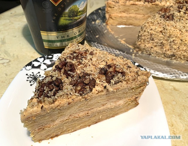 Быстро-вкусно: пирог на сметане с персиками