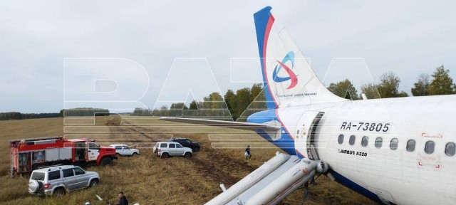 Аудиозапись последних минут перед посадкой самолёта A320 «Уральских авиалиний» в поле в Новосибирской области