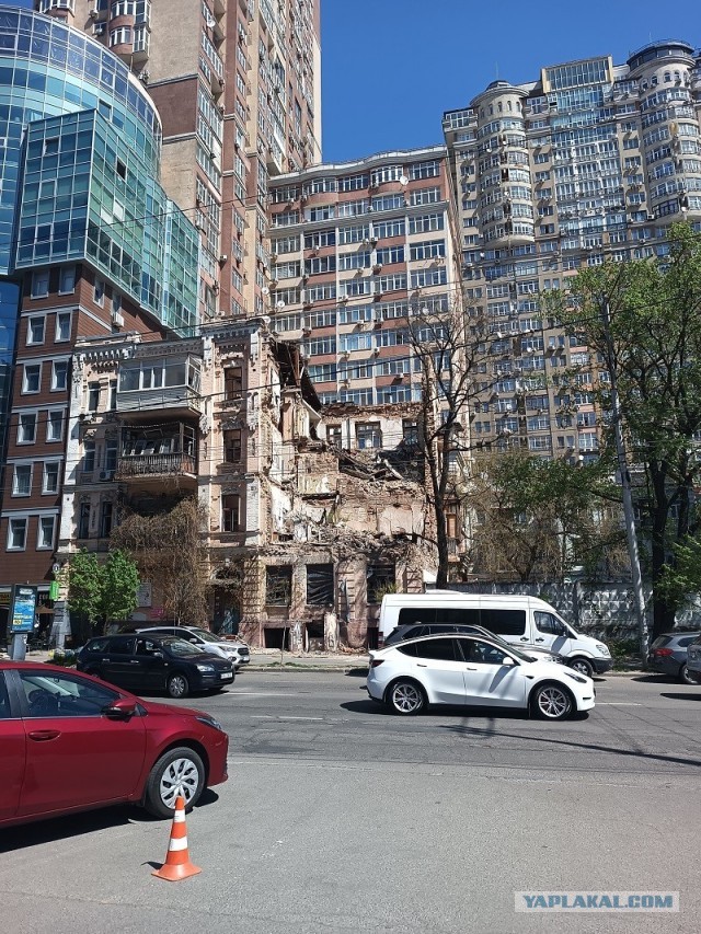 Мать пропавшей девочки в Туапсе.