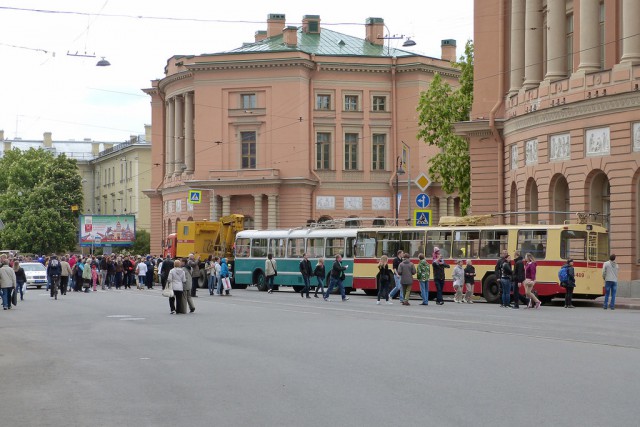 Парад ретро-техники в Санкт-Петербурге