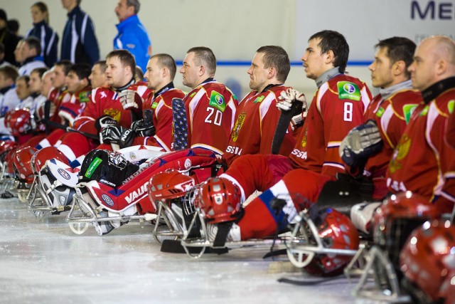 «Сильные люди»: следж-хоккей в Подольске
