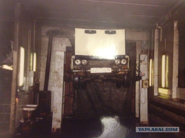 Вы воняете на весь автобус. Помойтесь