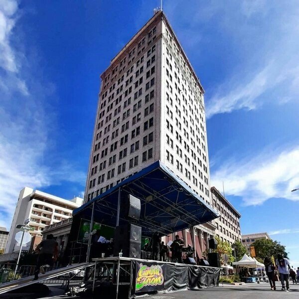 Показалось, не?