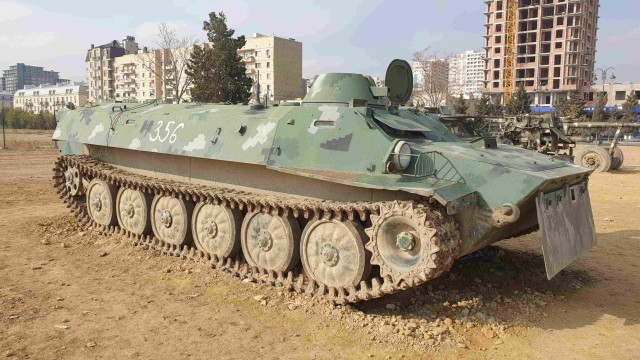 Выставка трофейной военной техники в Баку