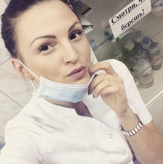 Я чуть-чуть уколю. Больно не будет