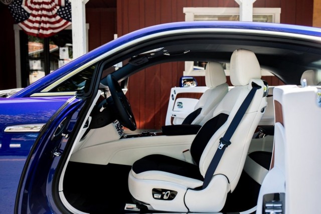 Каким получился Rolls-Royce Spectre. Первый электромобиль компании, который ждали 123 года